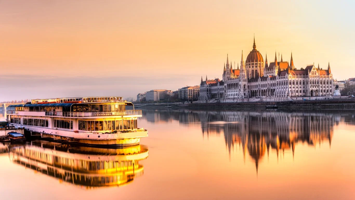 Vienna Airport Transfer to Budapest